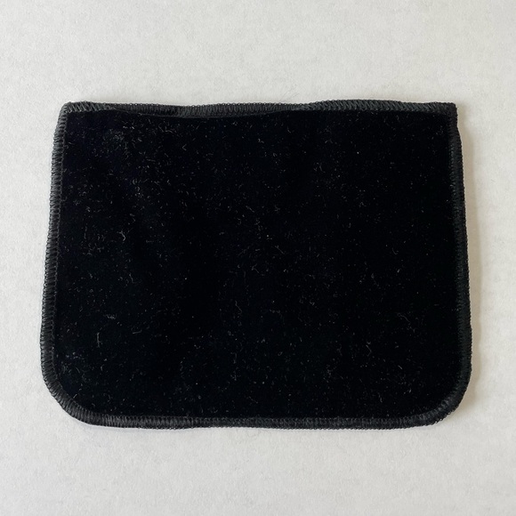 Chanel Powder Compact Makeup Velour Velvet Pouch Black 4.75 X 3.5 Inches - Picture 2 of 2